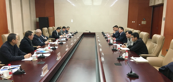 機(jī)電集團(tuán)董事長(zhǎng)王敏、副總經(jīng)理?xiàng)钫鹩畎輹?huì)華能集團(tuán)領(lǐng)導(dǎo)